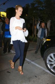 Rosie Huntington-Whiteley feet photo thumbnail