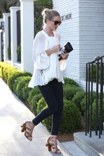 Rosie Huntington-Whiteley feet photo thumbnail