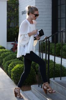 Rosie Huntington-Whiteley feet photo thumbnail