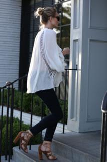 Rosie Huntington-Whiteley feet photo thumbnail