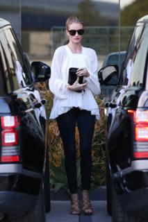 Rosie Huntington-Whiteley feet photo thumbnail