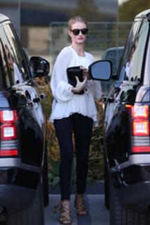 Rosie Huntington-Whiteley feet photo thumbnail