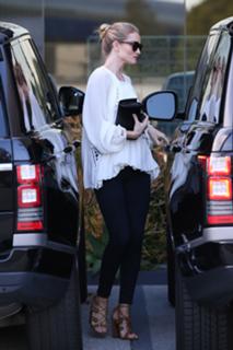 Rosie Huntington-Whiteley feet photo thumbnail