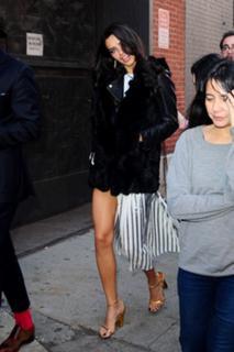 Adriana Lima feet photo thumbnail