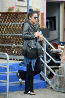 Shay Mitchell feet photo thumbnail