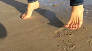 Emma Lovett feet photo thumbnail