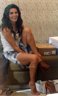 Angie Harmon feet photo thumbnail