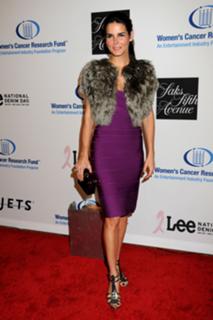 Angie Harmon feet photo thumbnail