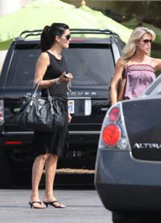 Angie Harmon feet photo thumbnail