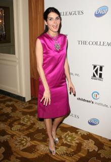 Angie Harmon feet photo thumbnail