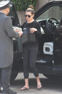 Lea Michele feet photo thumbnail