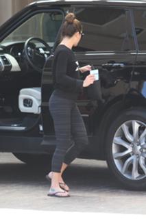 Lea Michele feet photo thumbnail