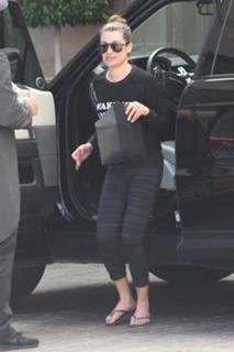 Lea Michele feet photo thumbnail
