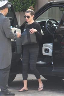 Lea Michele feet photo thumbnail