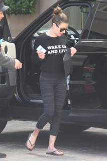 Lea Michele feet photo thumbnail