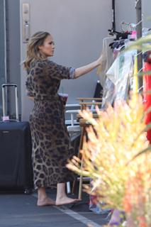 Jennifer Lopez feet photo thumbnail