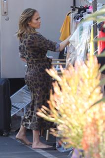 Jennifer Lopez feet photo thumbnail