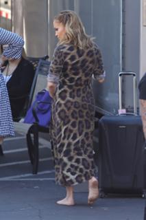 Jennifer Lopez feet photo thumbnail