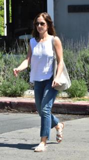 Minka Kelly feet photo thumbnail