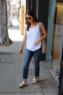 Minka Kelly feet photo thumbnail