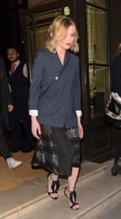 Kirsten Dunst feet photo thumbnail