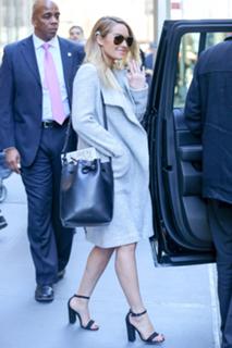 Lauren Conrad feet photo thumbnail