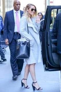 Lauren Conrad feet photo thumbnail