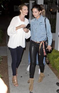 Rosie Huntington-Whiteley feet photo thumbnail