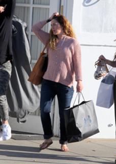 Drew Barrymore feet photo thumbnail