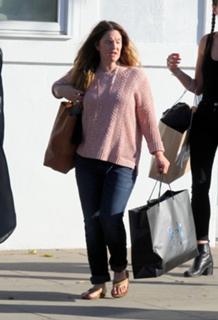 Drew Barrymore feet photo thumbnail