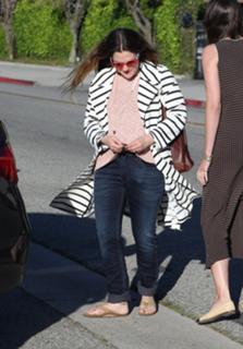 Drew Barrymore feet photo thumbnail