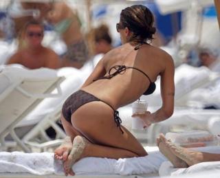 Elisabetta Canalis feet photo thumbnail