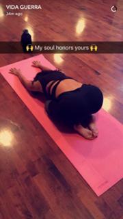 Vida Guerra feet photo thumbnail