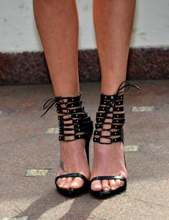 Charlize Theron feet photo thumbnail