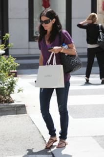 Courteney Cox feet photo thumbnail