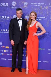 Sophie Turner feet photo thumbnail