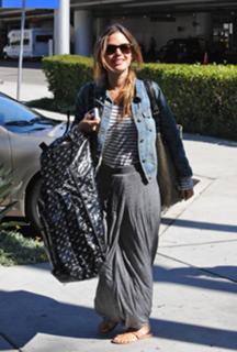 Rachel Bilson feet photo thumbnail