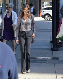 Jamie Chung feet photo thumbnail