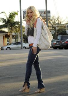 Heidi Montag feet photo thumbnail