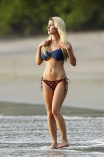 Heidi Montag feet photo thumbnail