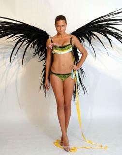 Adriana Lima feet photo thumbnail