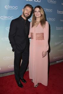 Mischa Barton feet photo thumbnail