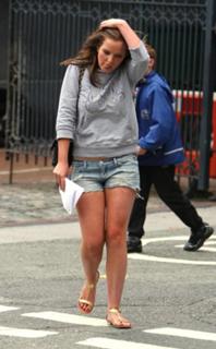 Helen Flanagan feet photo thumbnail