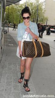 Helen Flanagan feet photo thumbnail