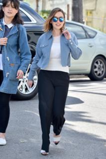 Emilia Clarke feet photo thumbnail