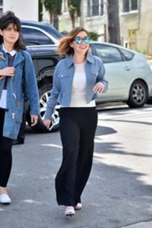Emilia Clarke feet photo thumbnail