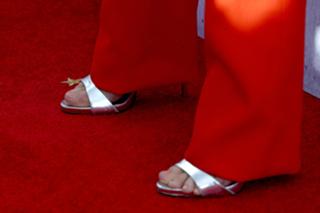 Selena Gomez feet photo thumbnail