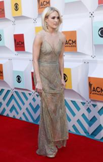 Carrie Underwood feet photo thumbnail