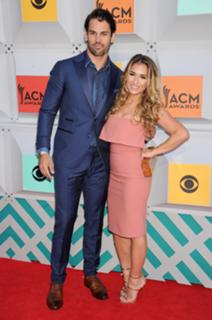 Jessie James Decker feet photo thumbnail