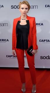 Scarlett Johansson feet photo thumbnail